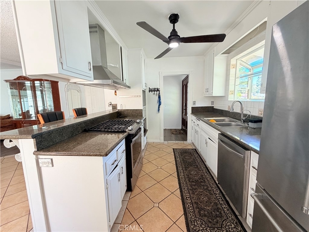 9423 Woodley - Photo 15