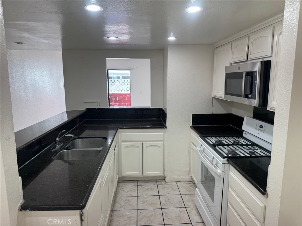 8847 Willis Avenue - Photo 0