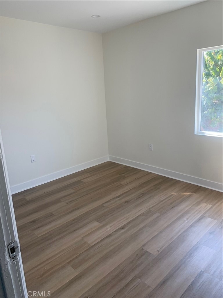 11818 Victory Boulevard - Photo 12