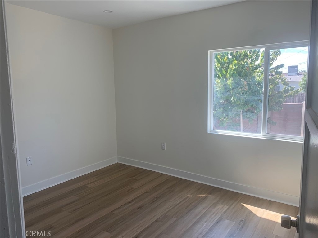 11818 Victory Boulevard - Photo 13