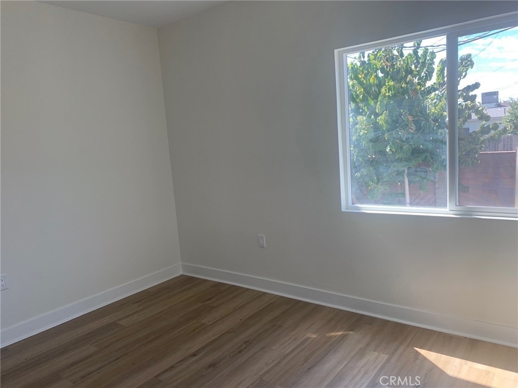 11818 Victory Boulevard - Photo 14