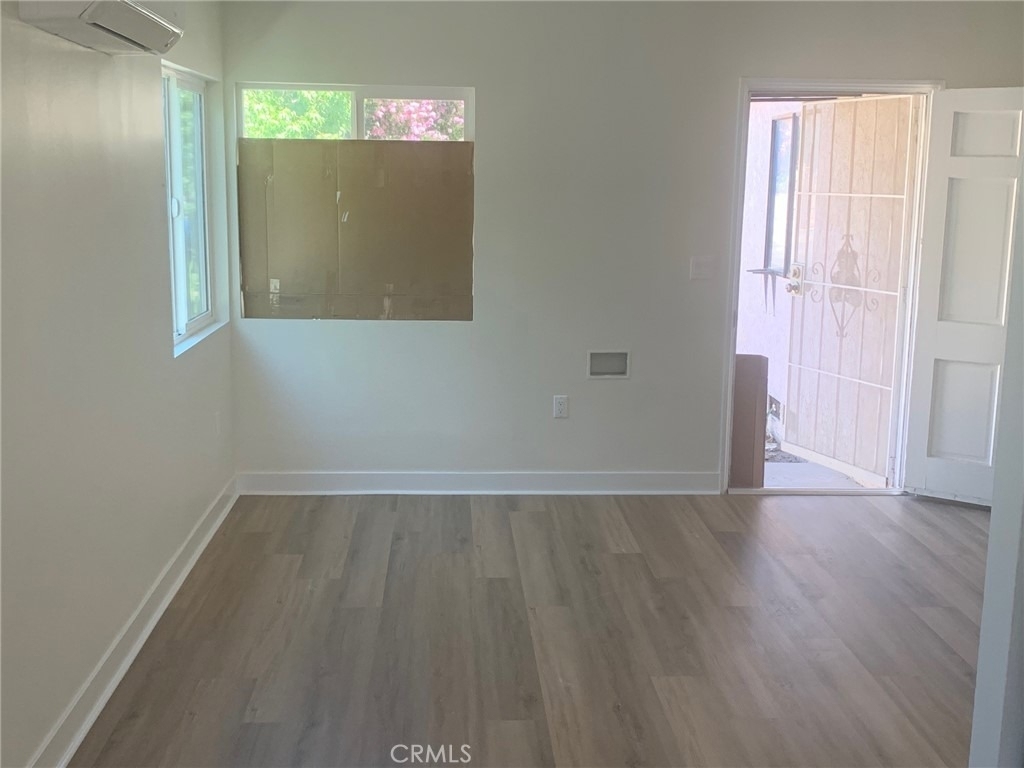 11818 Victory Boulevard - Photo 2