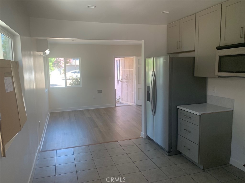 11818 Victory Boulevard - Photo 6