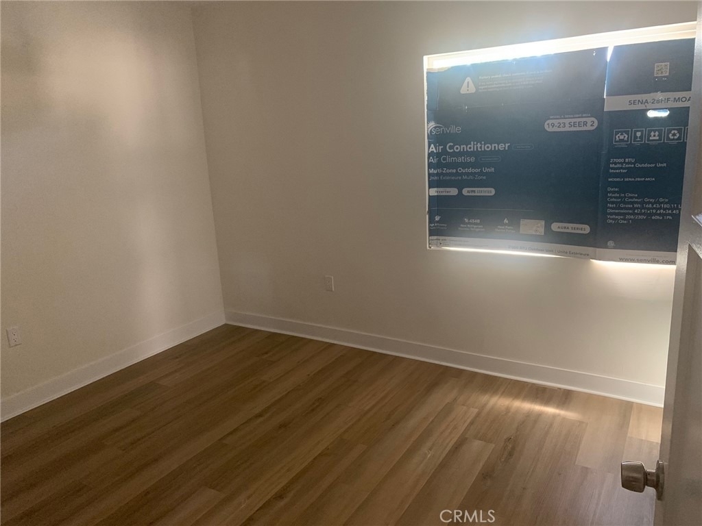 11818 Victory Boulevard - Photo 11
