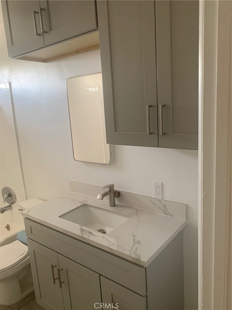 11818 Victory Boulevard - Photo 9