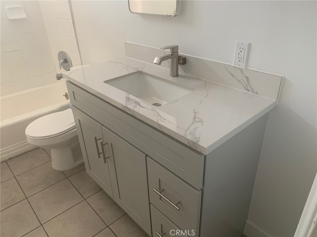 11818 Victory Boulevard - Photo 10