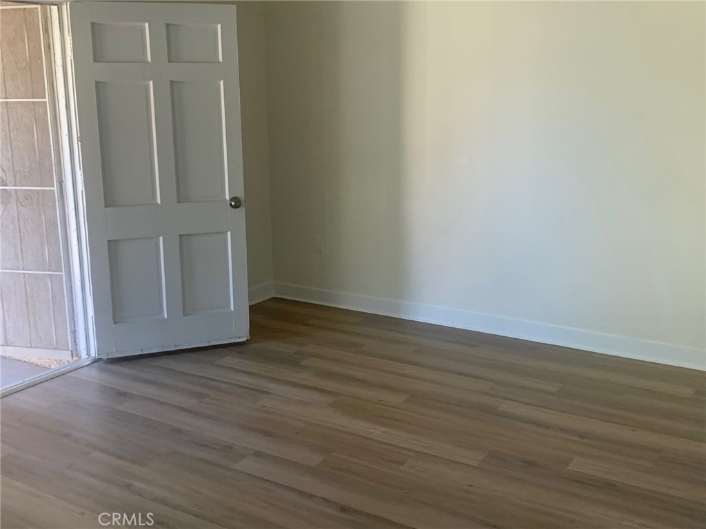 11818 Victory Boulevard - Photo 3