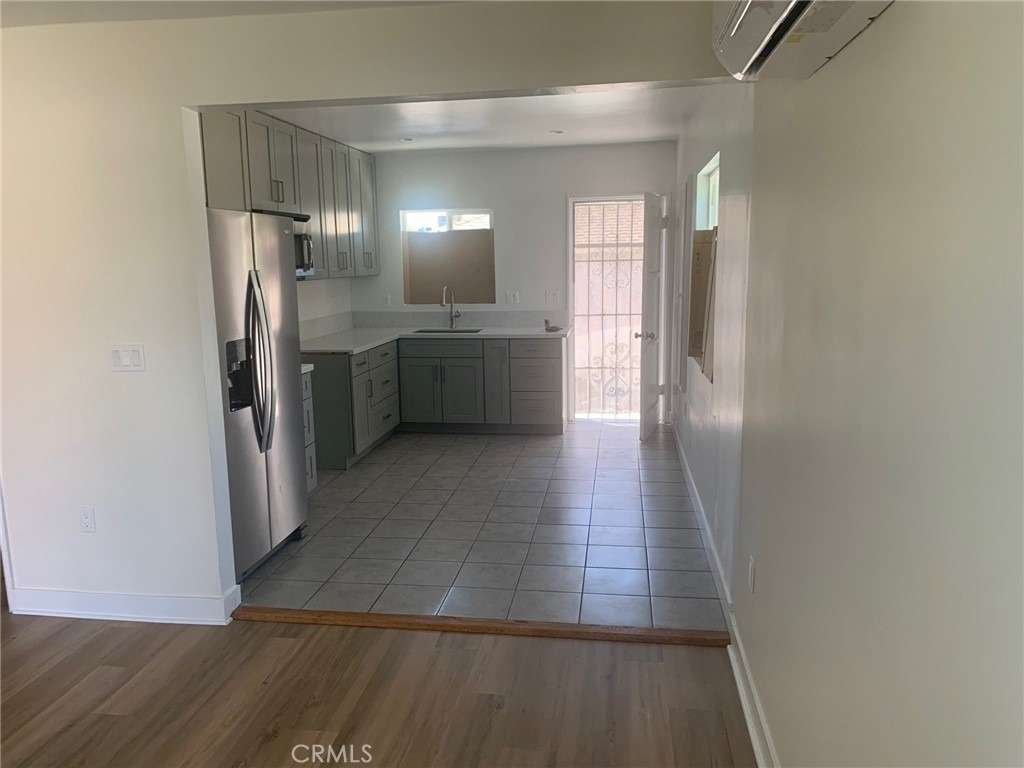 11818 Victory Boulevard - Photo 5
