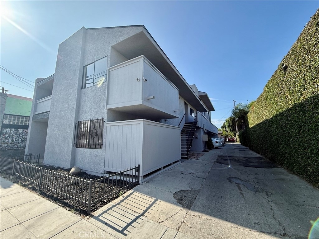 2204 E 4th - Photo 23