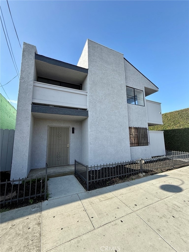 2204 E 4th - Photo 21