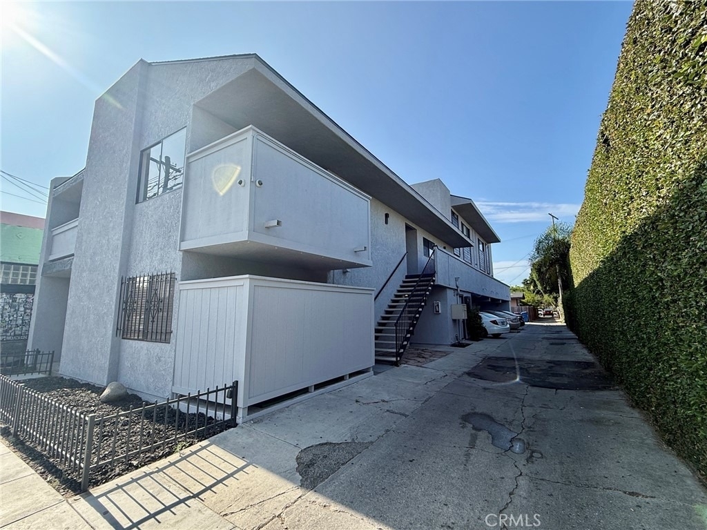 2204 E 4th - Photo 16
