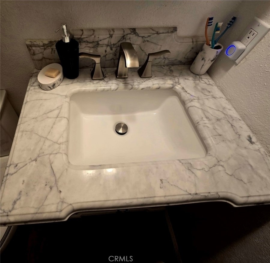 565 Lori Drive - Photo 4
