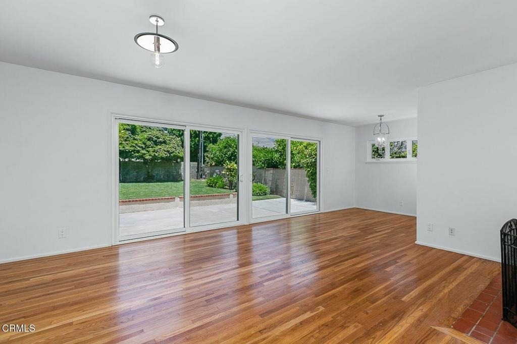 1325 Lomay Place - Photo 2