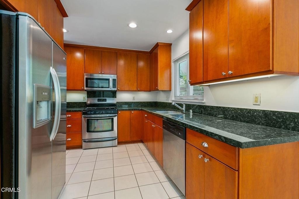 1325 Lomay Place - Photo 4