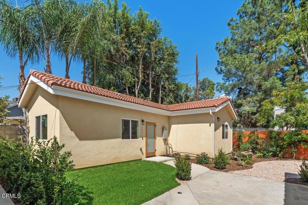 789 Elmira Street - Photo 0