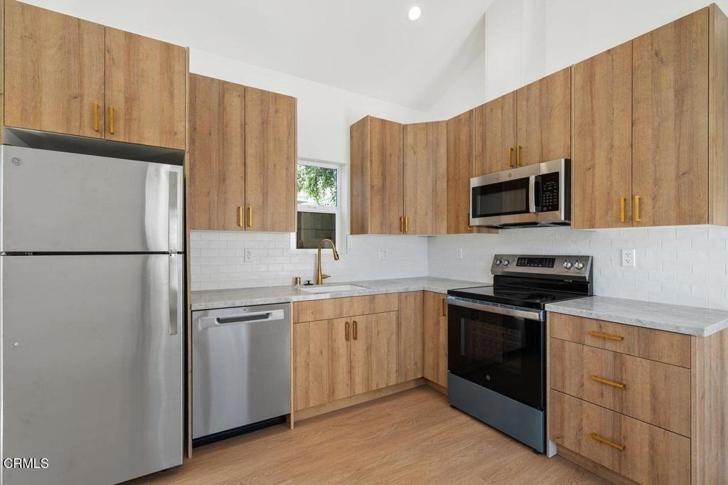 789 Elmira Street - Photo 1