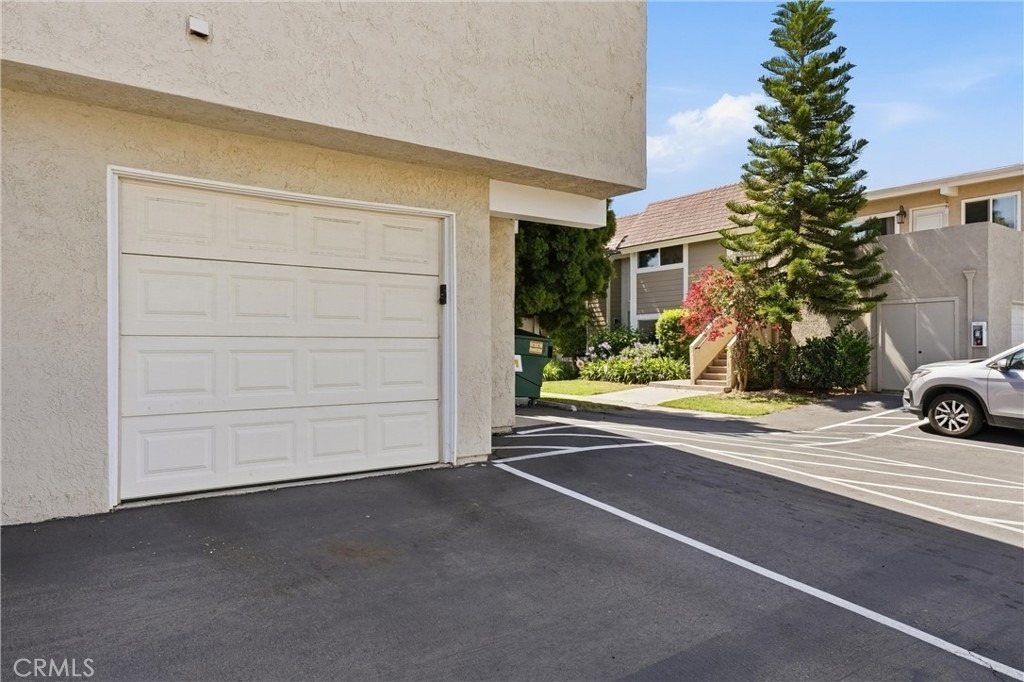 104 Oval - Photo 16