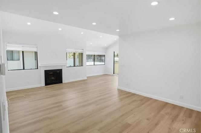 10566 Sunland Boulevard - Photo 3