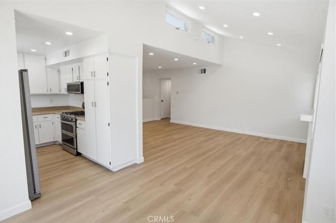 10566 Sunland Boulevard - Photo 4