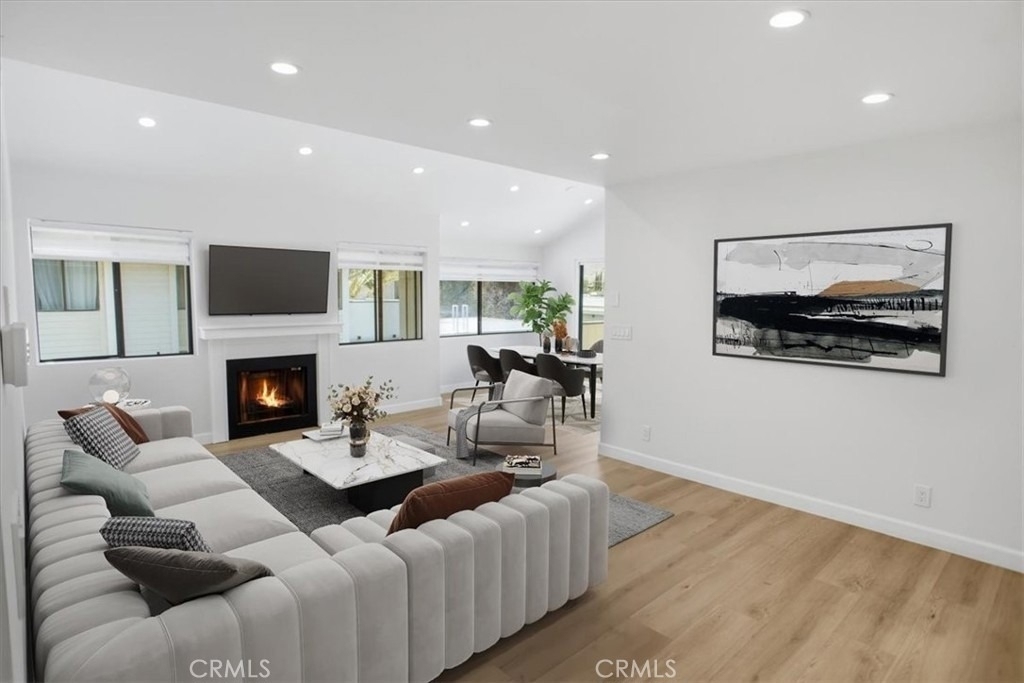 10566 Sunland Boulevard - Photo 2