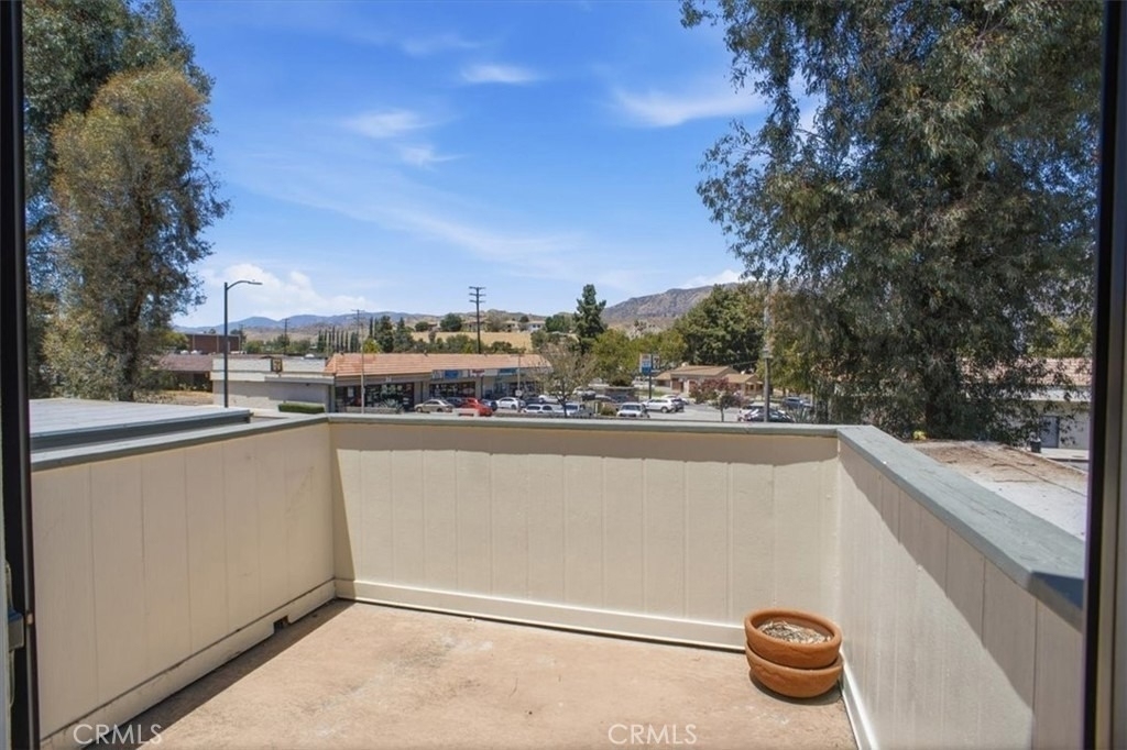 10566 Sunland Boulevard - Photo 12