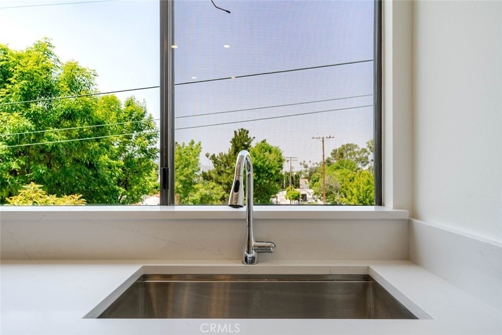 1305 N Columbus - Photo 10