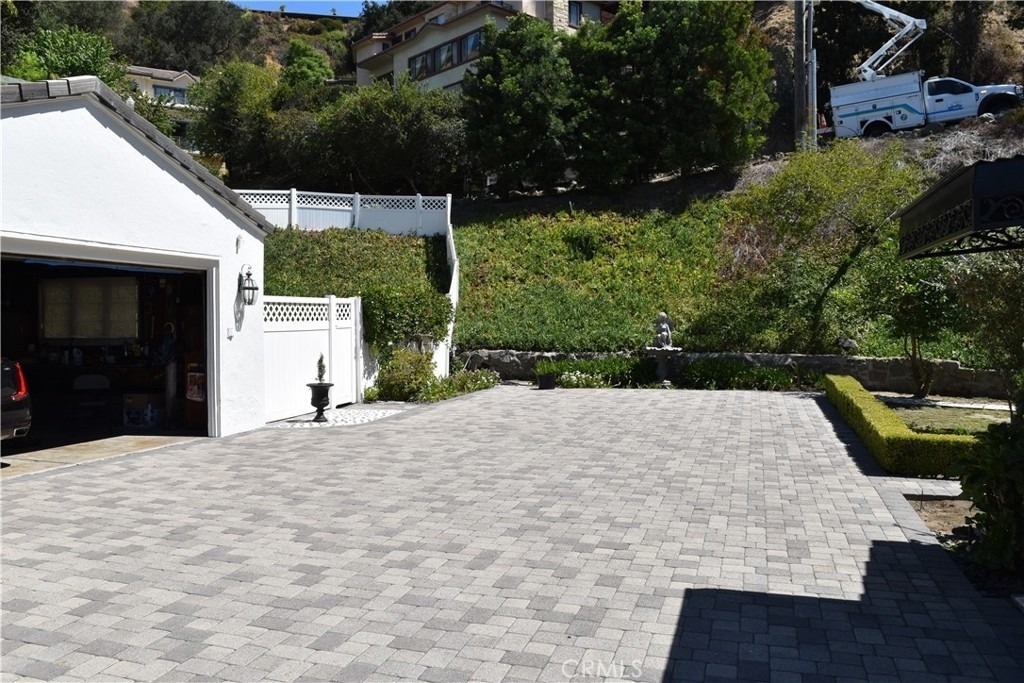 1620 Melwood Drive - Photo 3