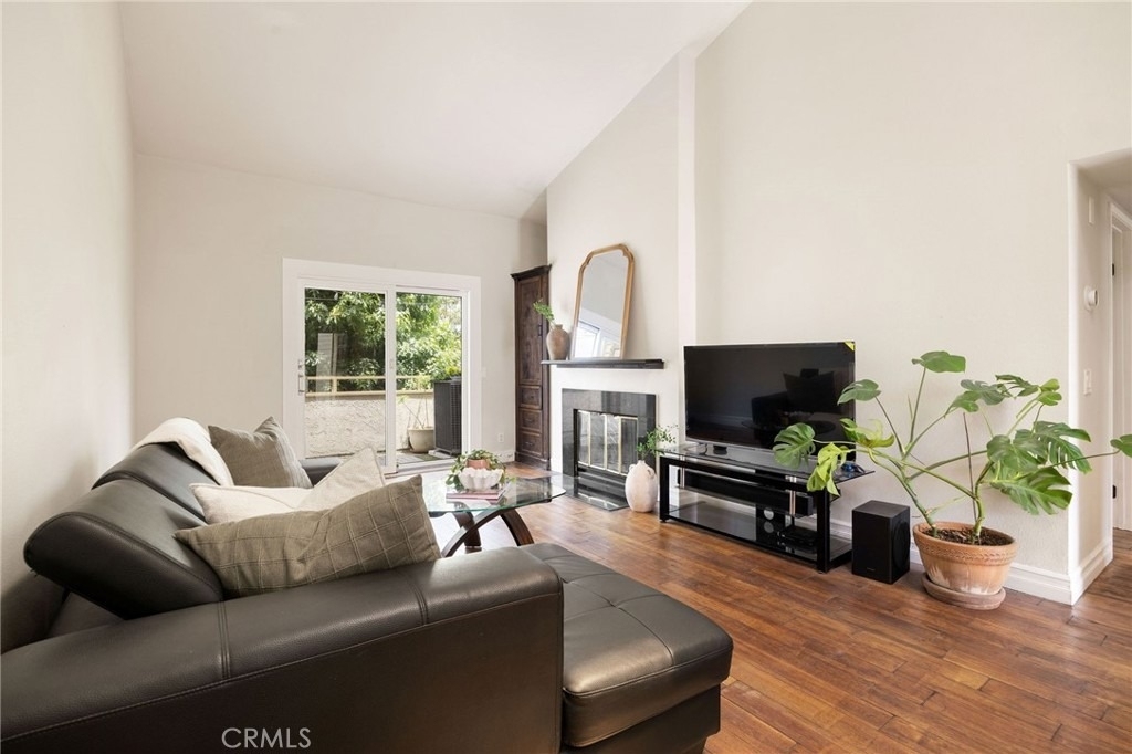 645 Chestnut - Photo 2