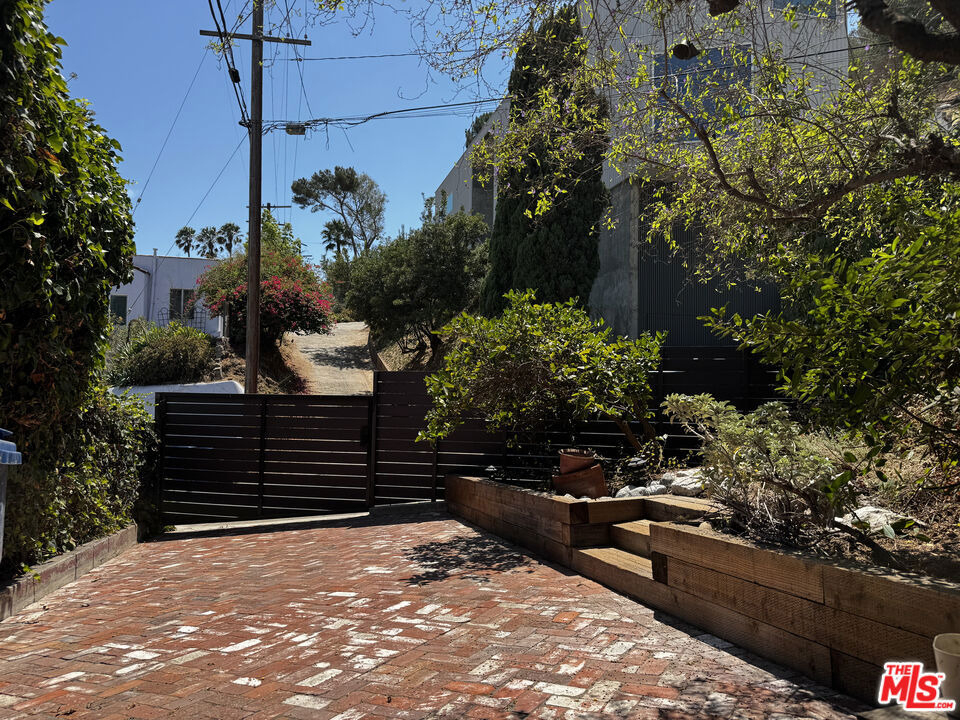 2257 Earl Street - Photo 10