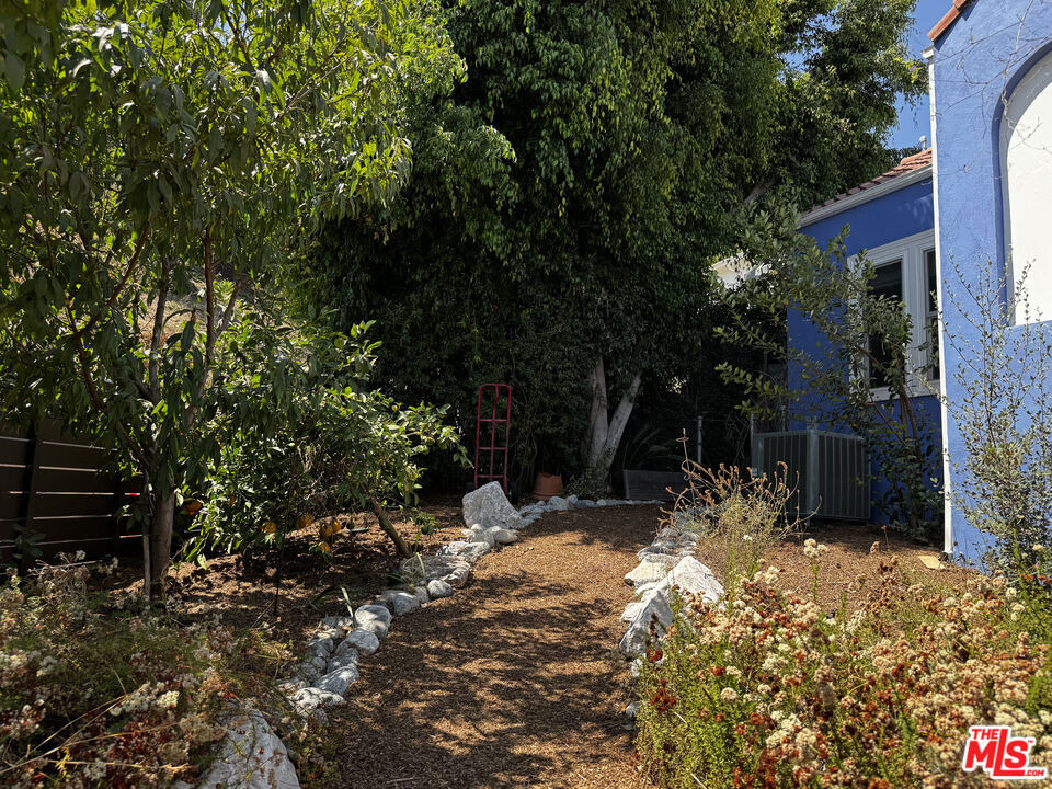 2257 Earl Street - Photo 2