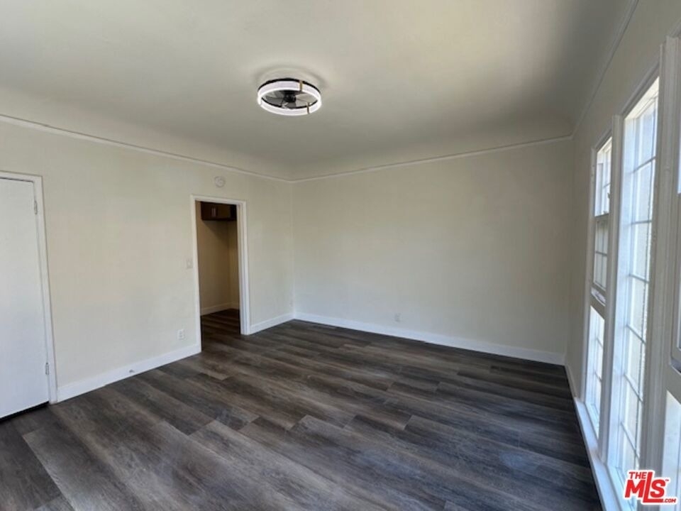 925 S Hobart Boulevard - Photo 6