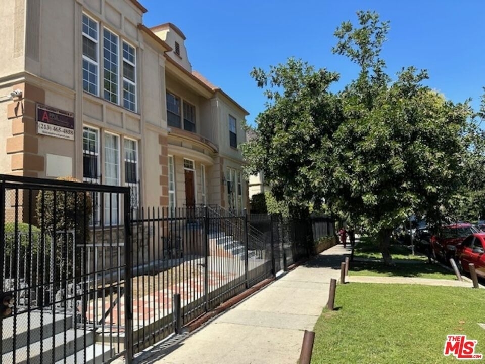 925 S Hobart Boulevard - Photo 20