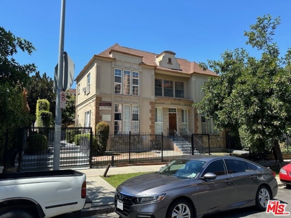 925 S Hobart Boulevard - Photo 23