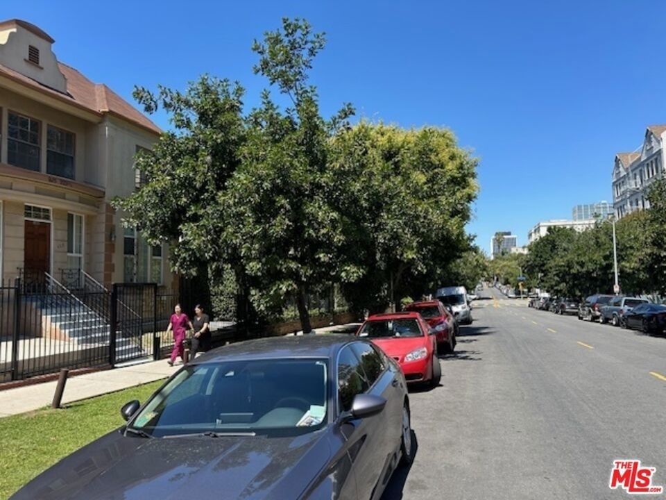 925 S Hobart Boulevard - Photo 21
