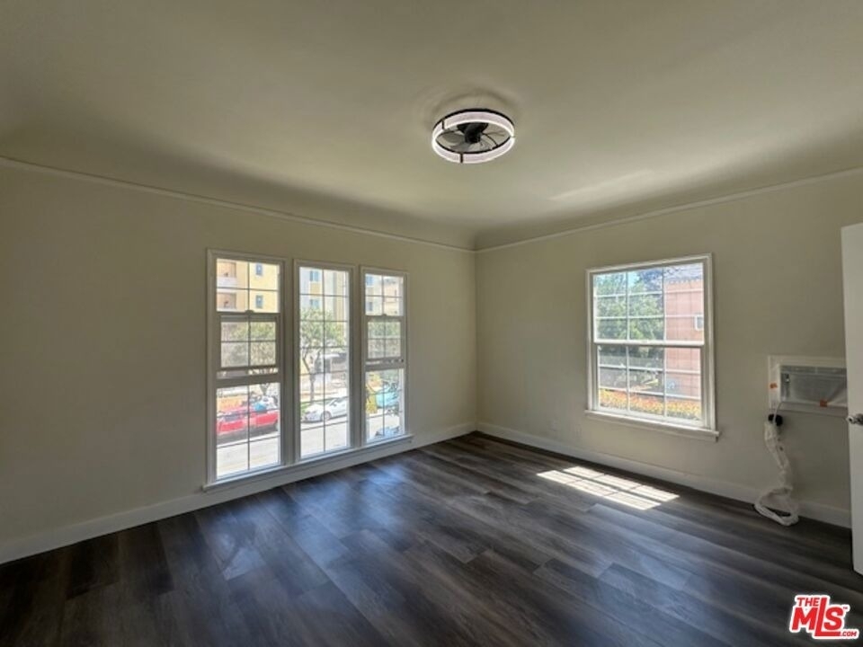 925 S Hobart Boulevard - Photo 4