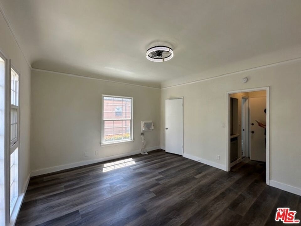 925 S Hobart Boulevard - Photo 5