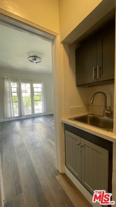 925 S Hobart Boulevard - Photo 7