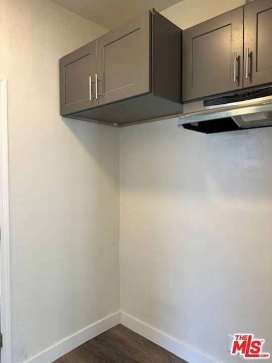 925 S Hobart Boulevard - Photo 8