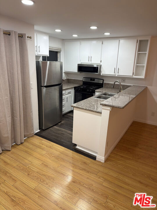 18530 Hatteras Street - Photo 3