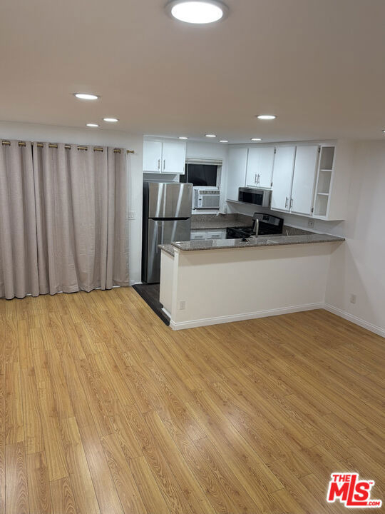 18530 Hatteras Street - Photo 7