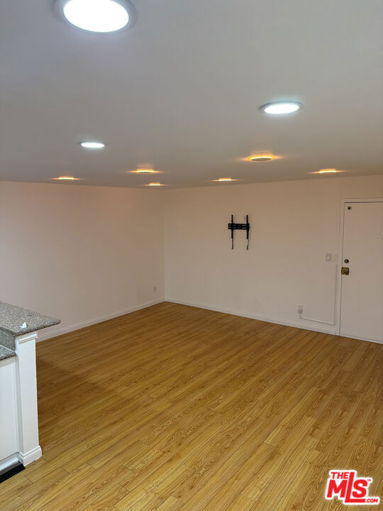 18530 Hatteras Street - Photo 9
