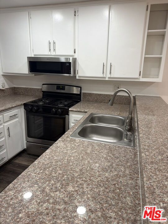 18530 Hatteras Street - Photo 5