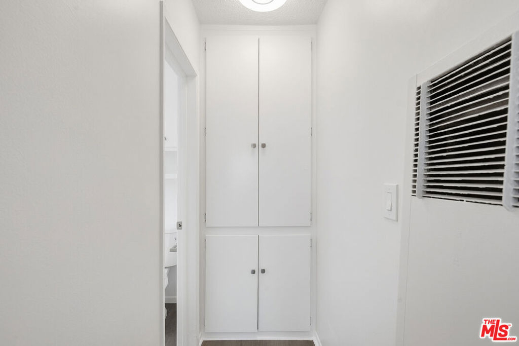 1333 Barry Avenue - Photo 6