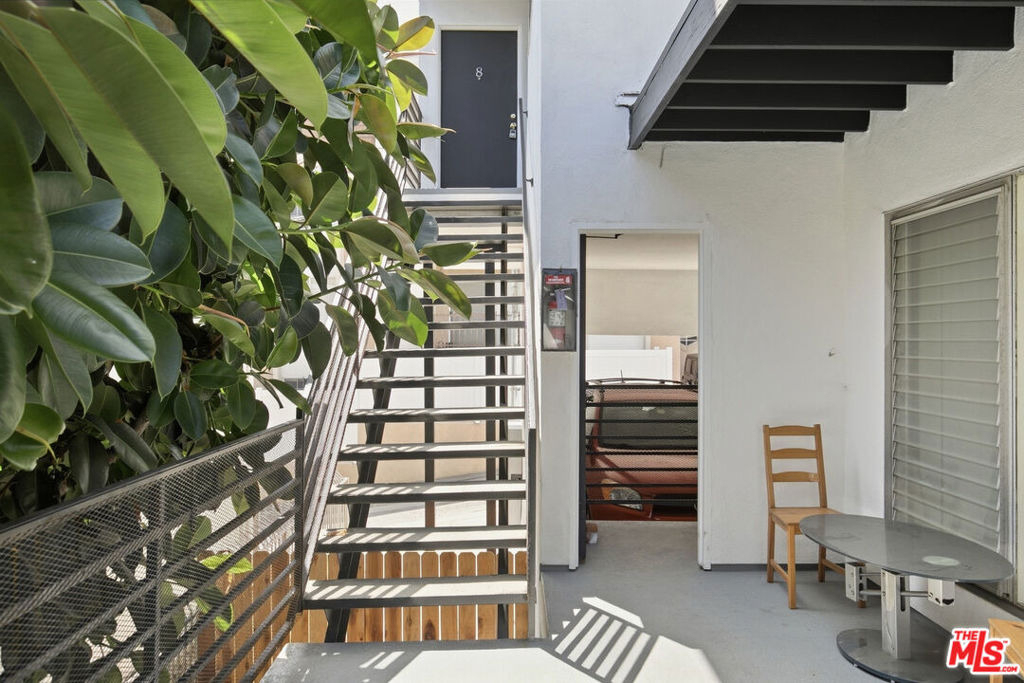 1333 Barry Avenue - Photo 9
