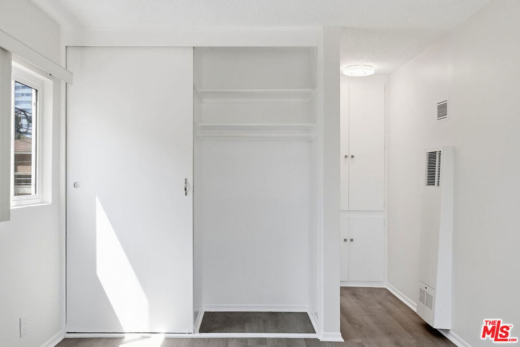 1333 Barry Avenue - Photo 5