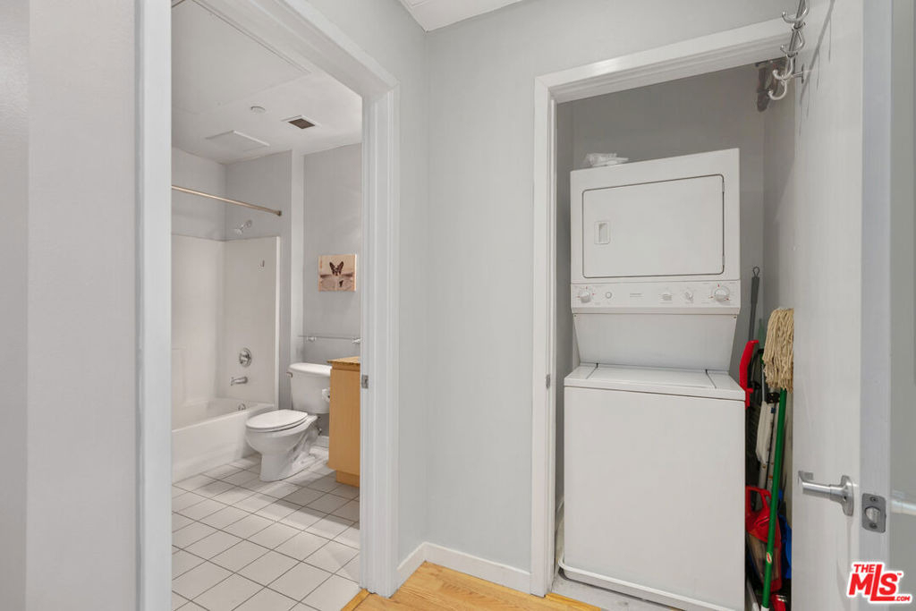 630 West 6th Street - Photo 10