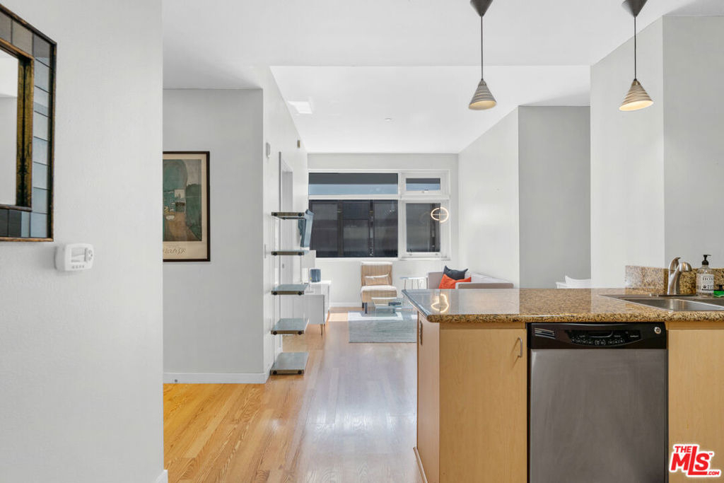 630 West 6th Street - Photo 6