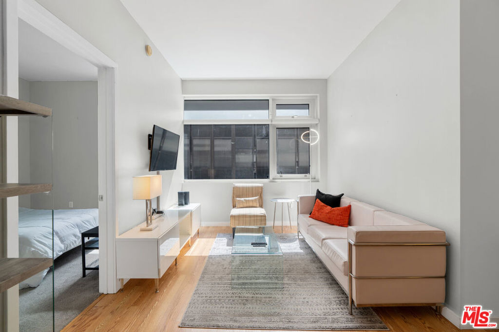 630 West 6th Street - Photo 5