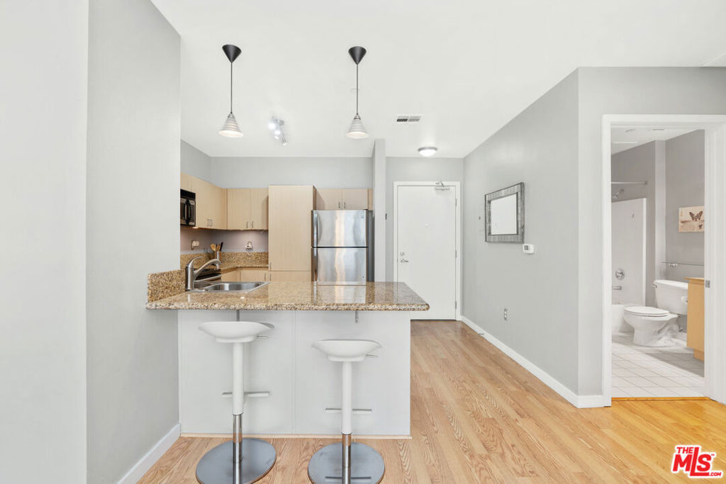 630 West 6th Street - Photo 12
