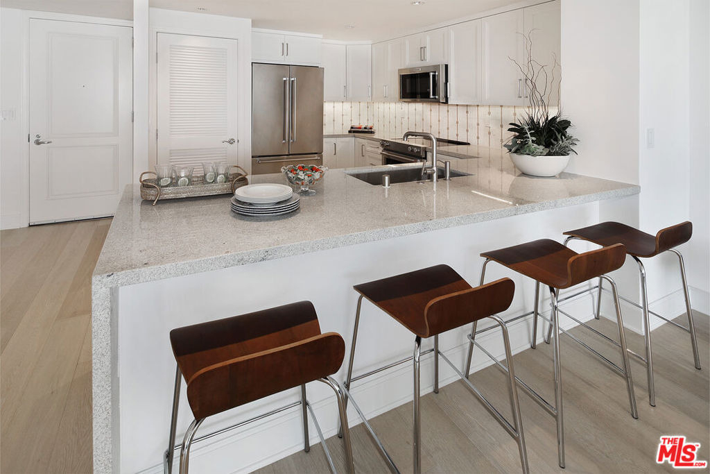 1221 W Ocean Avenue - Photo 6